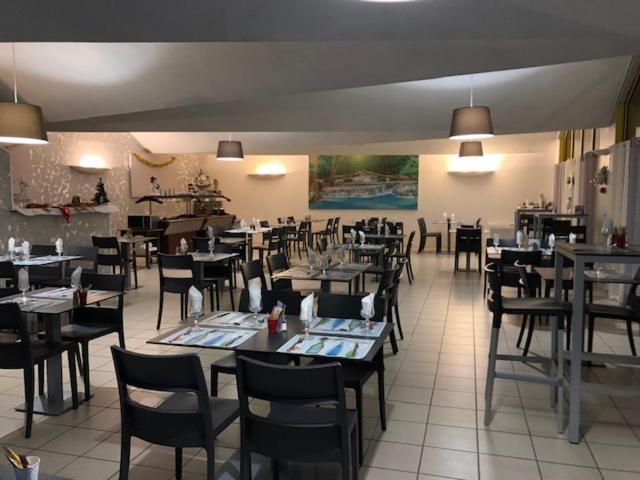 Logis Hotel Le Clos Saint Loup Bram Exterior foto