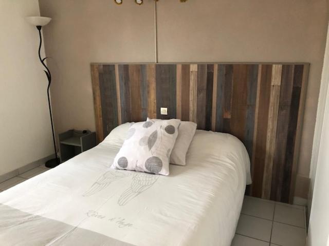 Logis Hotel Le Clos Saint Loup Bram Exterior foto